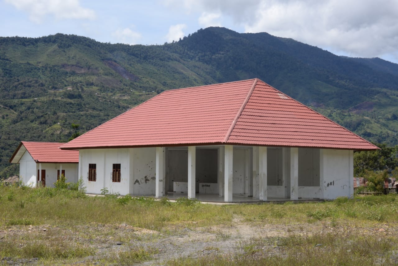Tampak Bangunan Terminal di Gurikme Distrik Karubaga